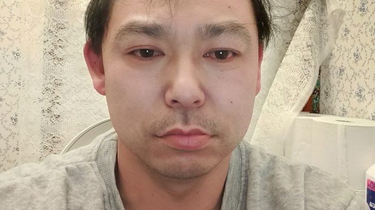 詐欺師のハゲ。